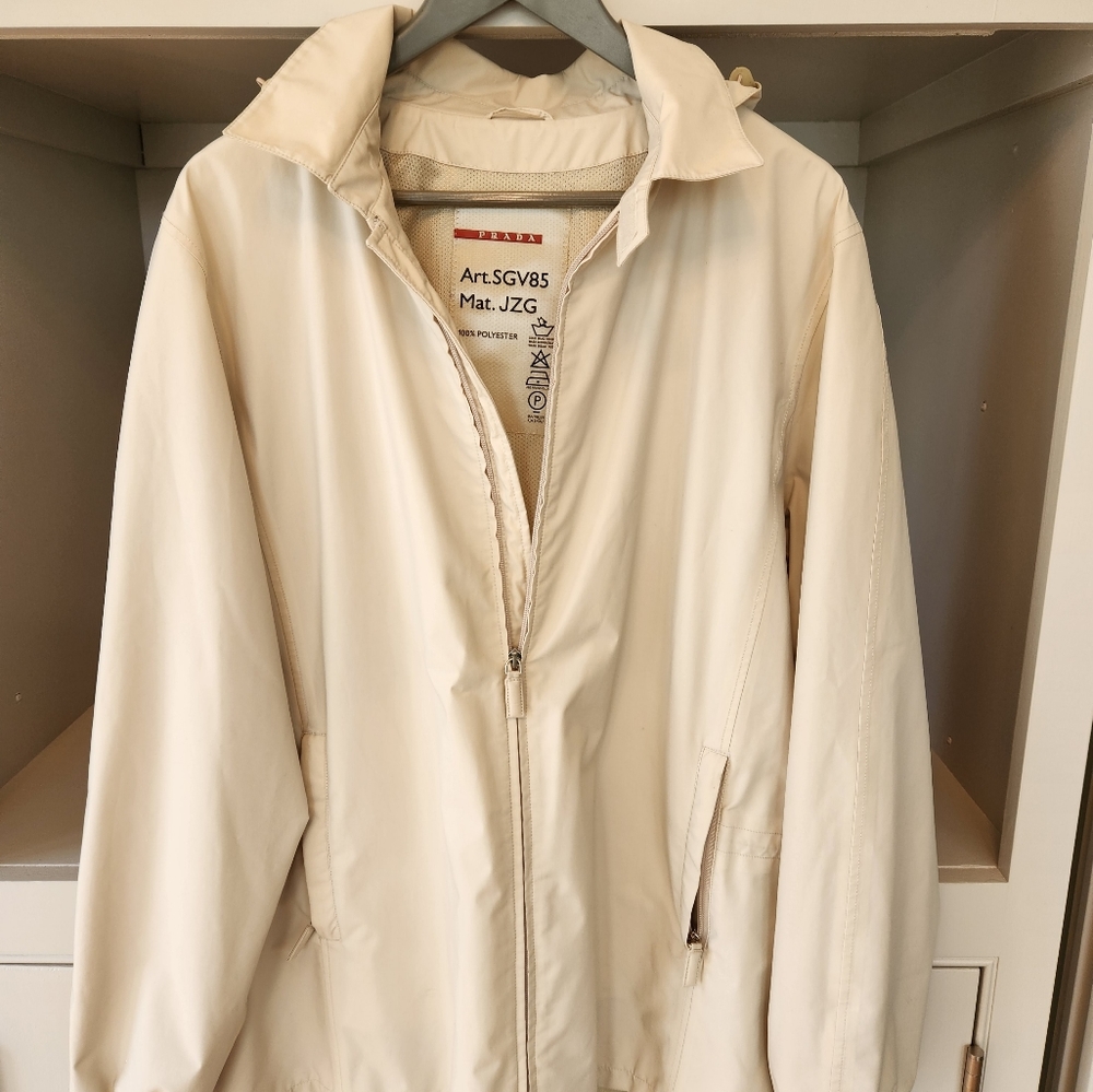 PRADA Men's cream Gortex Rain Jkt Size 56 AUTHENTIC with detachable hood